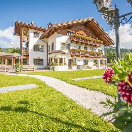 Apartments Hubertushof Dobbiaco Bagian luar foto