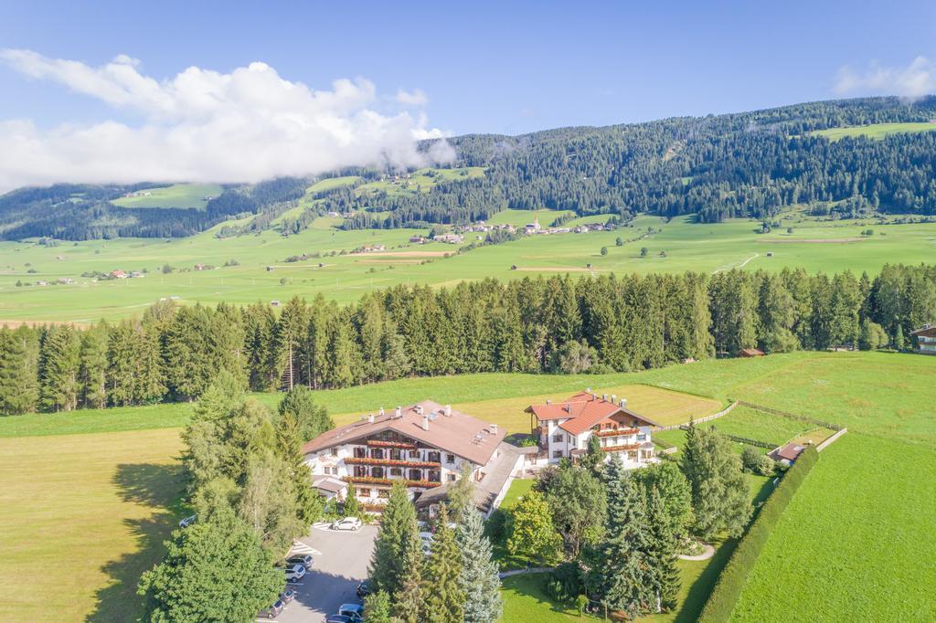 Apartments Hubertushof Dobbiaco Bagian luar foto