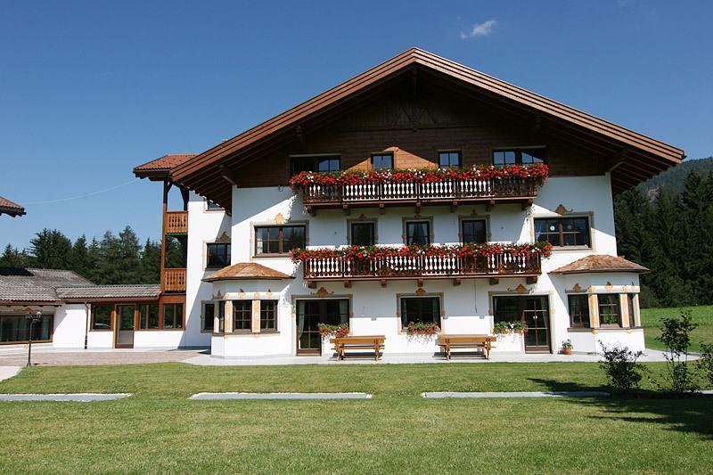 Apartments Hubertushof Dobbiaco Bagian luar foto